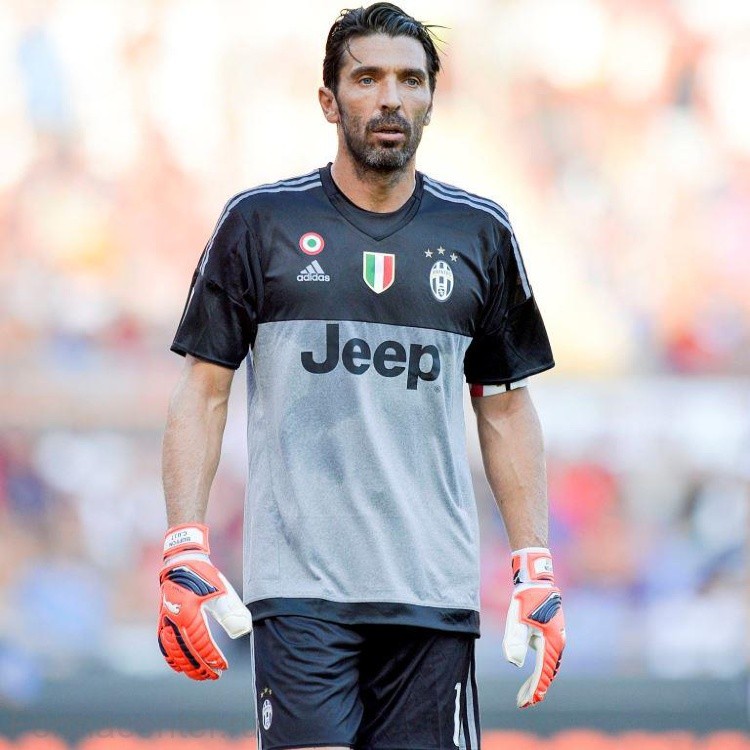 Мужская форма голкипера футбольного клуба Ювентус Луиджи Буффон (Gianluigi Buffon Masocco) 2016/2017 (комплект: футболка + шорты + гетры)