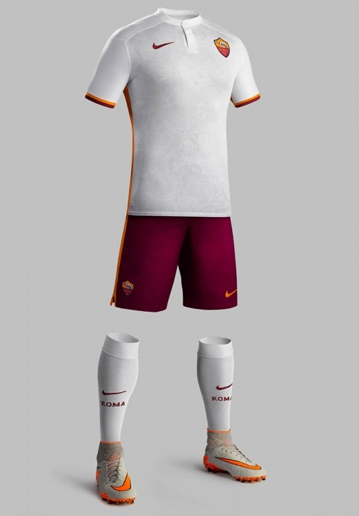 Форма футбольного клуба Рома 2015/2016 (комплект: футболка + шорты + гетры)
